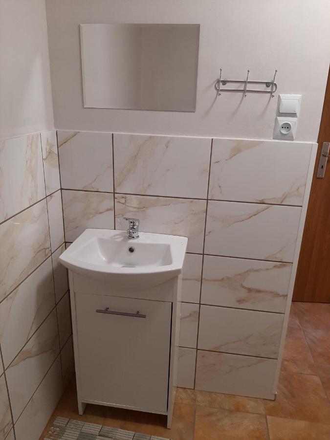 Der Kleine Bauernhof Keine Arbeiter Zadnych Pracownikow Appartement Lubiatow  Buitenkant foto
