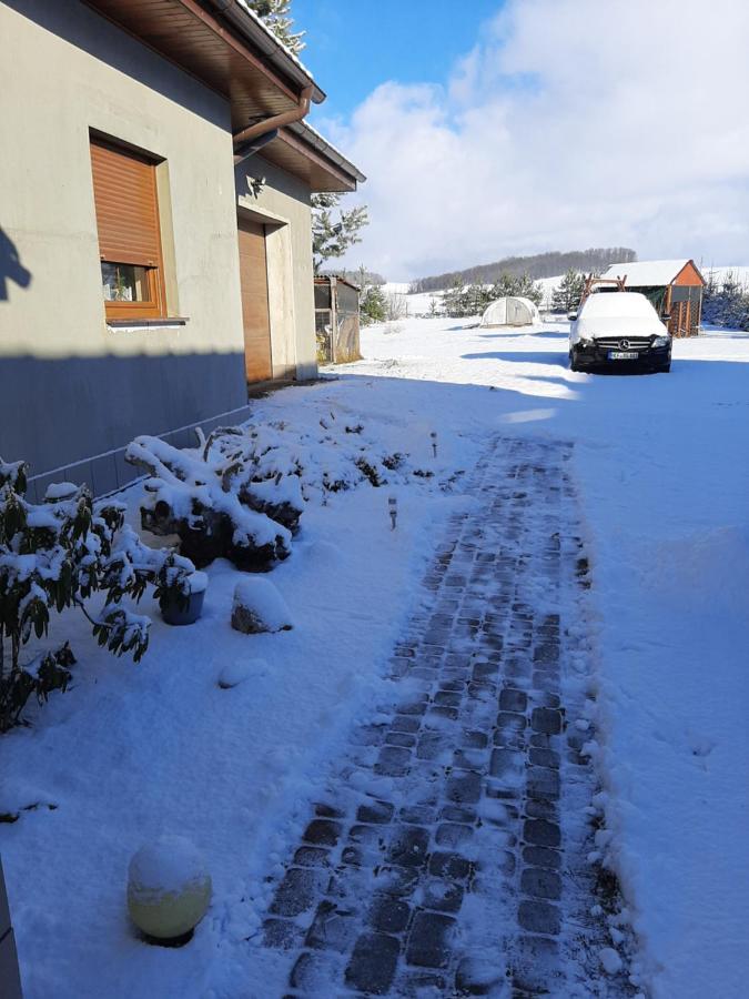 Der Kleine Bauernhof Keine Arbeiter Zadnych Pracownikow Appartement Lubiatow  Buitenkant foto