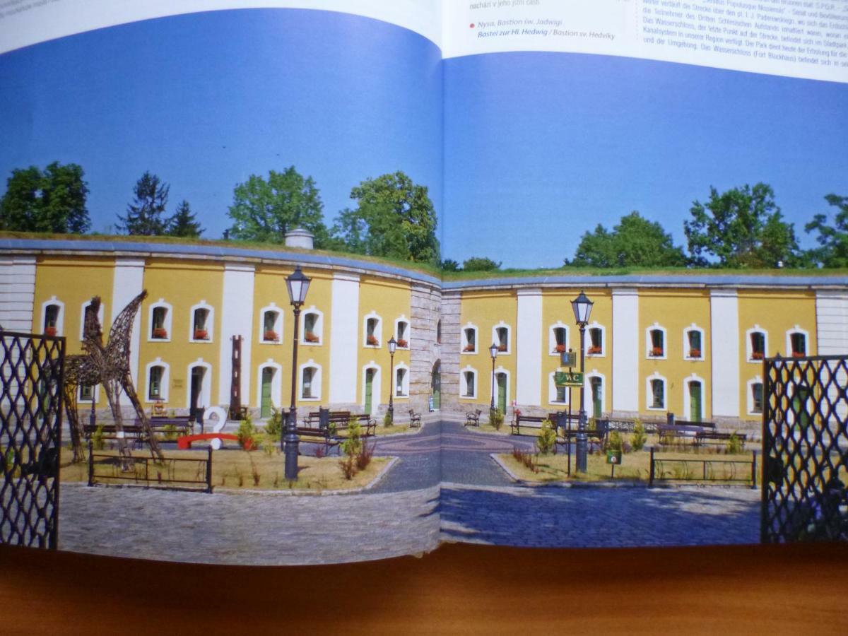 Der Kleine Bauernhof Keine Arbeiter Zadnych Pracownikow Appartement Lubiatow  Buitenkant foto