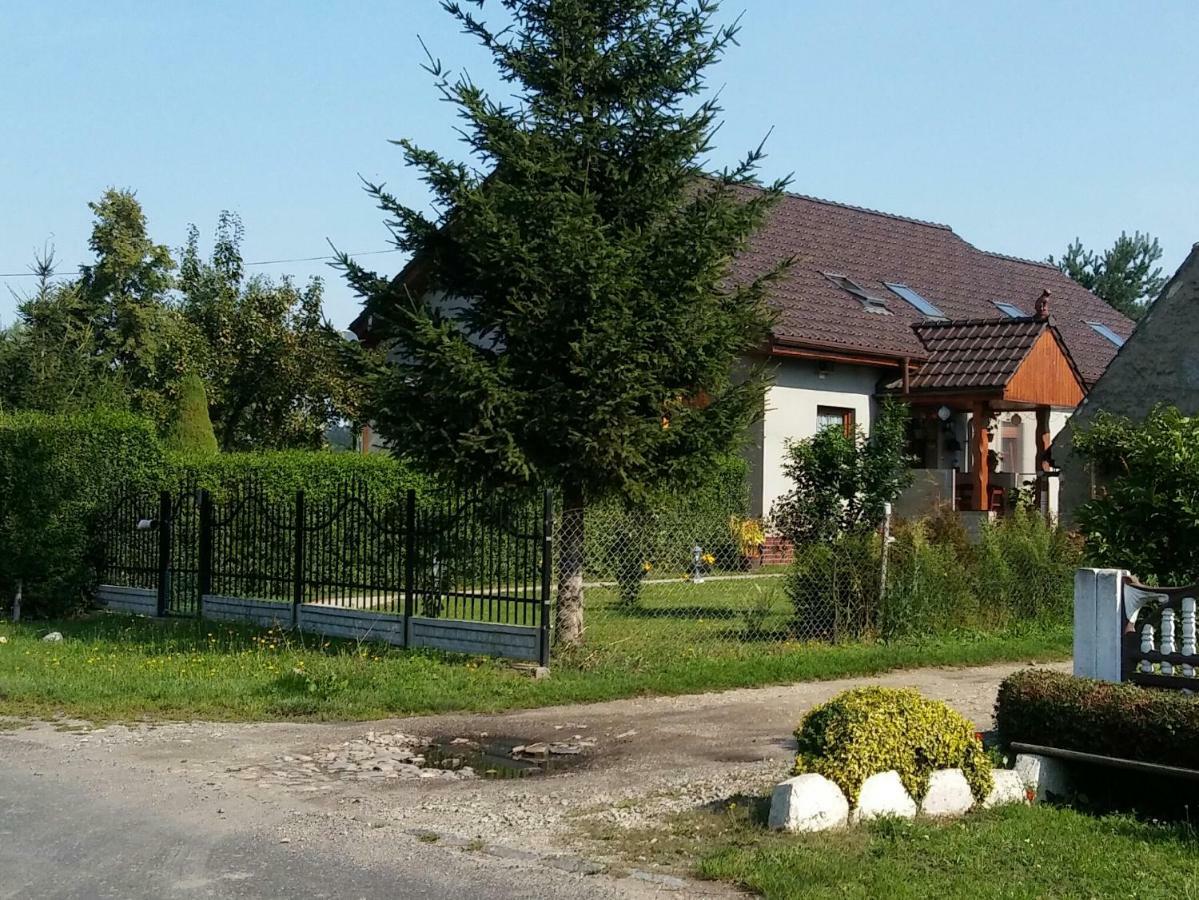 Der Kleine Bauernhof Keine Arbeiter Zadnych Pracownikow Appartement Lubiatow  Buitenkant foto